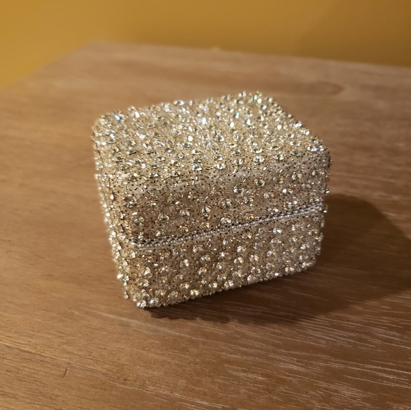 NWT! Sparkling Crystal Diamond Encrusted Silver Jewelry / Keepsake Box - Picture 5 of 8